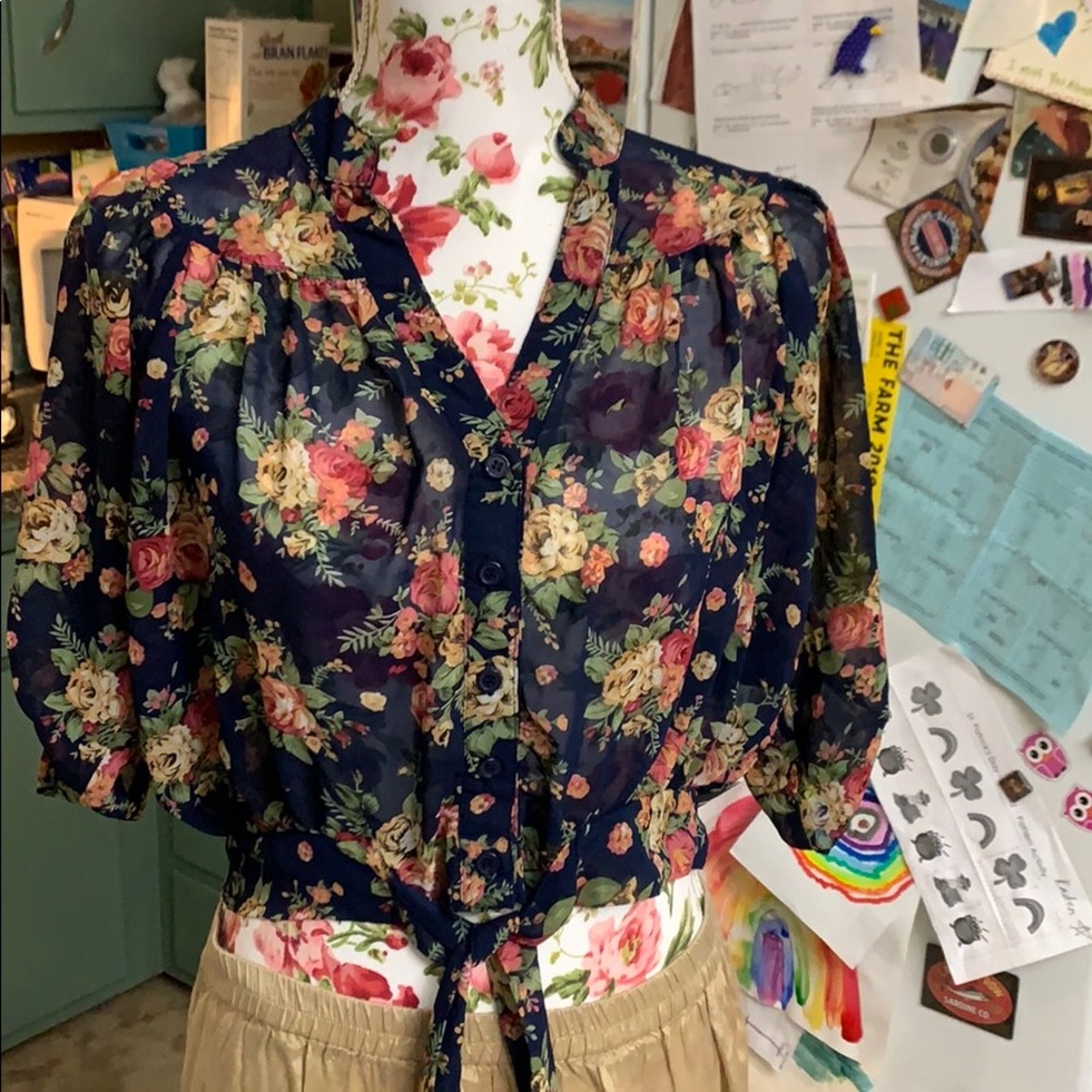 Sale! Cute Poetry top 💕🙂